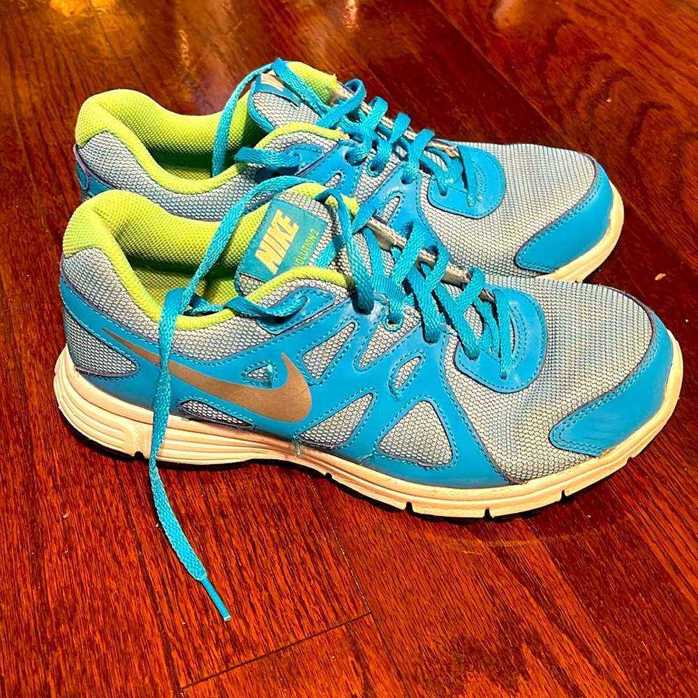 Nike Revolution 2 (Girls) size 6.5Y